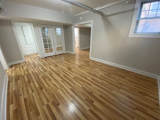 Foto del edificio - 730 Reba Pl