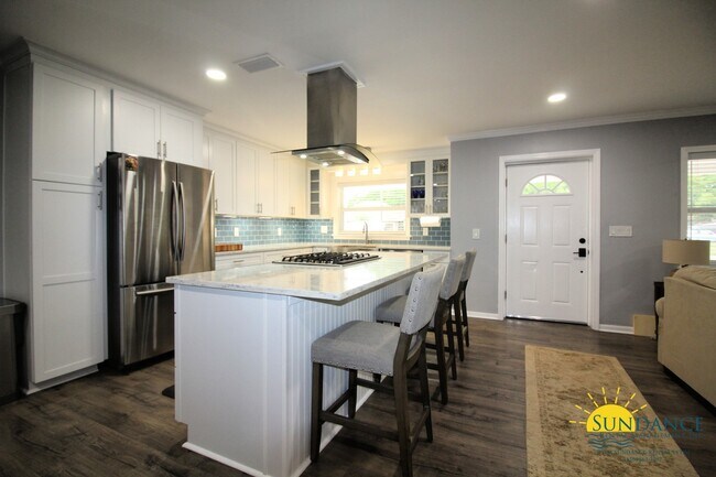 Building Photo - Breathtaking 4 Bedroom Home in Fort Walton...