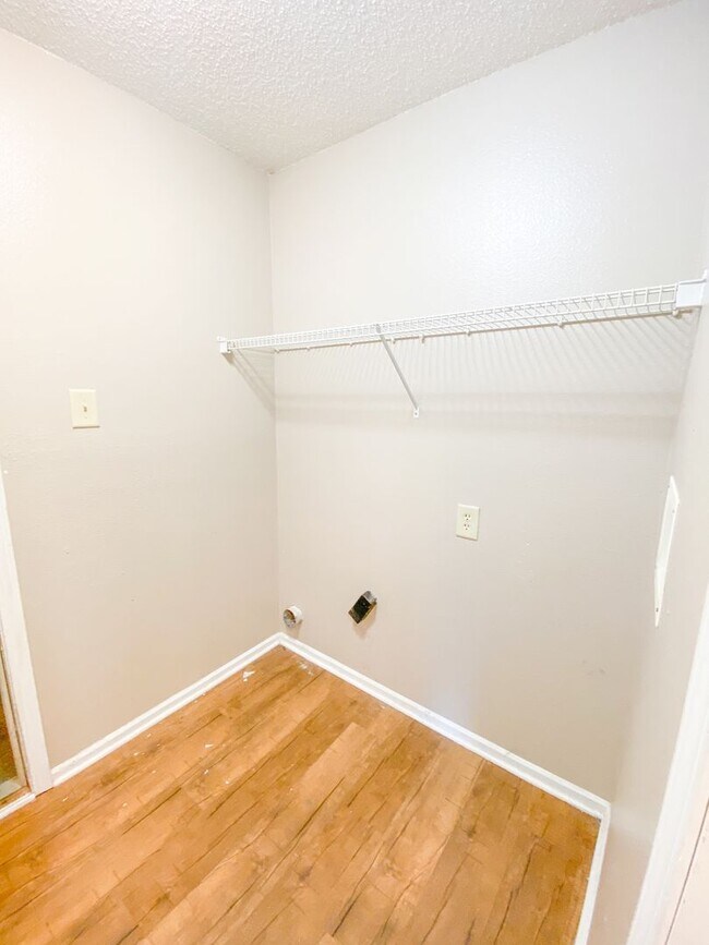 Foto del edificio - 3 bedrooms & 2.5 bathroom Home