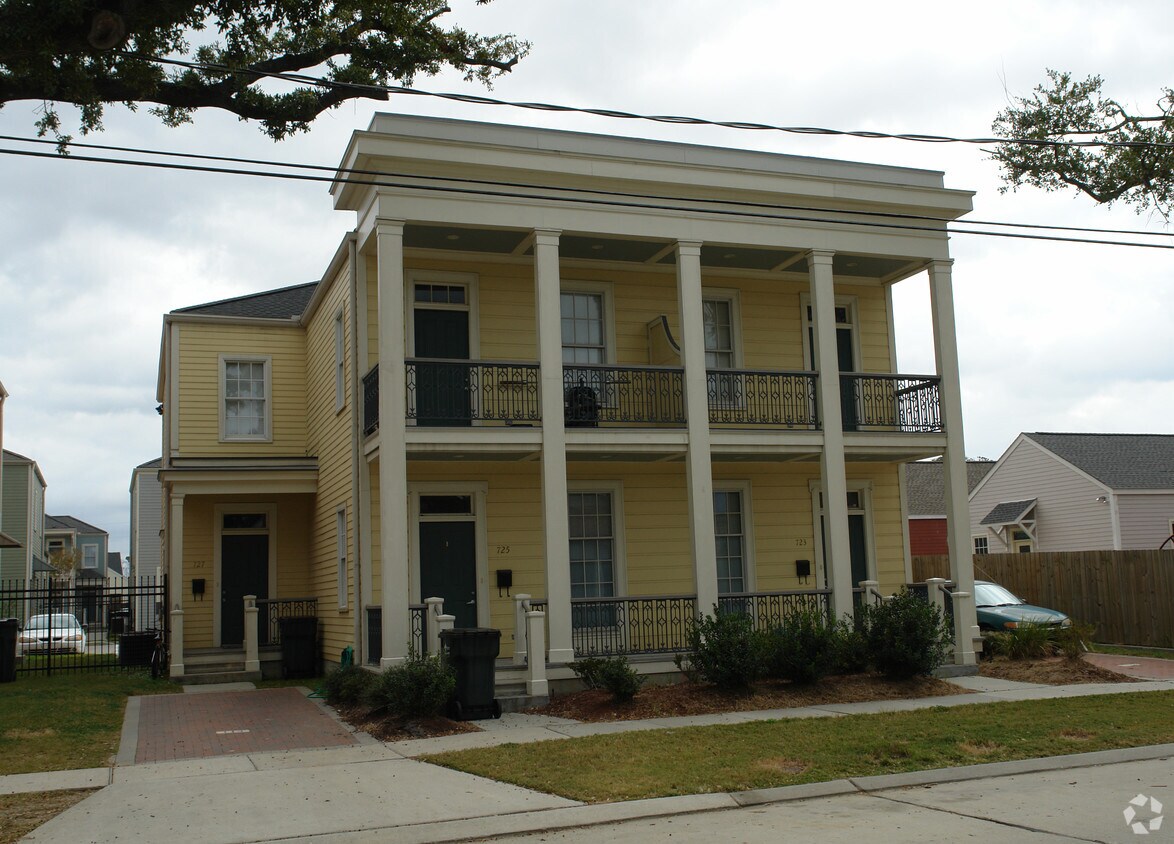 Foto del edificio - 725 Josephine Dr
