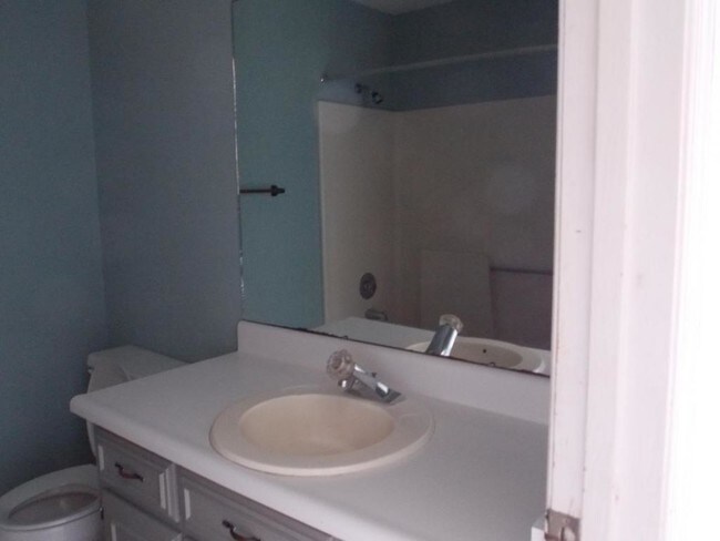 Building Photo - 140 Lanier Dr