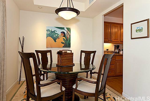 Building Photo - 4999 Kahala Ave