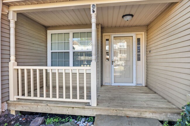 Building Photo - 100 Acre Woods completely Renovated Large ...