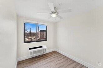 Building Photo - 46-146 Grand Central Pkwy