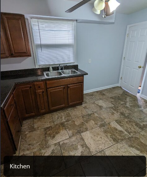 Building Photo - 3120 Ewingdale Dr