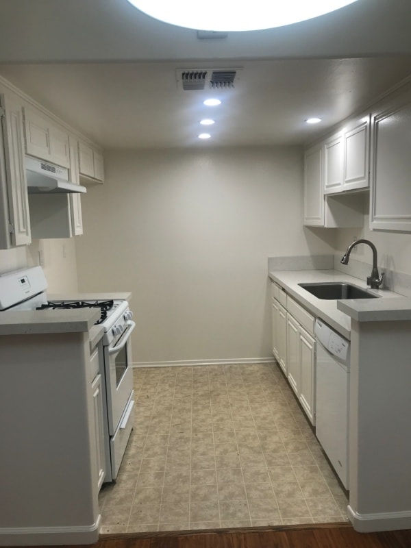Foto principal - 13012 Riverside Dr