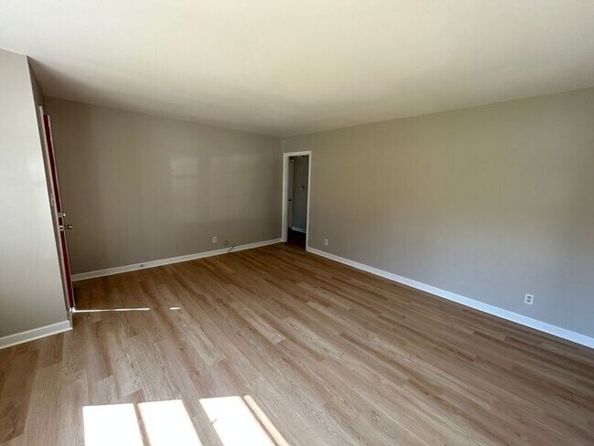 Foto del edificio - 112 19th Ave NW