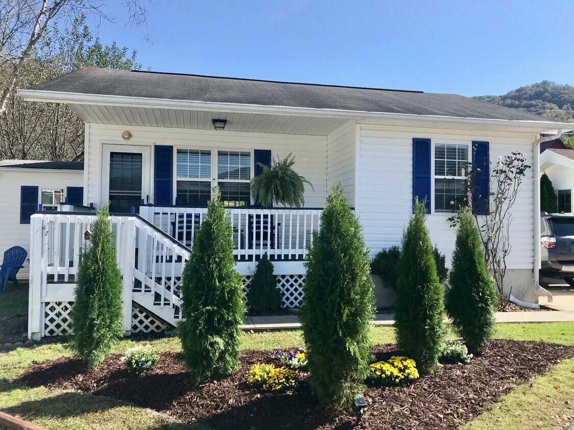 75 Summer Pl Dr, Waynesville, NC 28785 House Rental in Waynesville