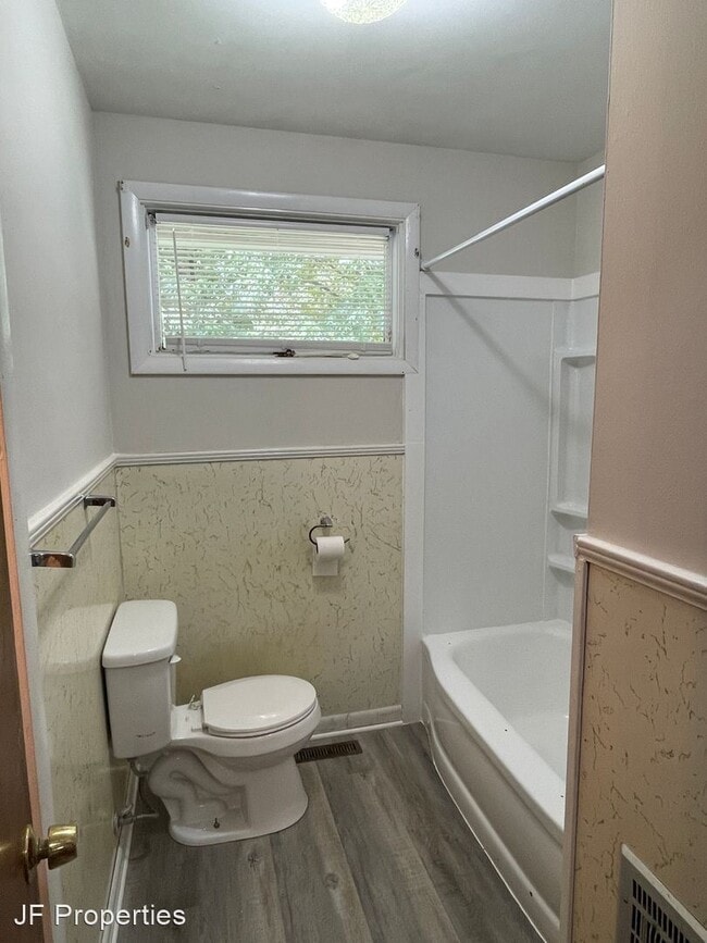 Building Photo - 3 br, 1 bath House - 1007 Brookfield Dr