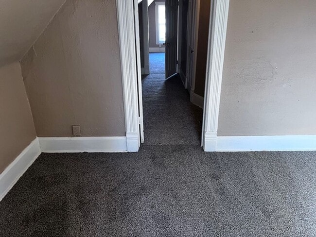 Foto del edificio - House for Rent 3 BR / 1 BA