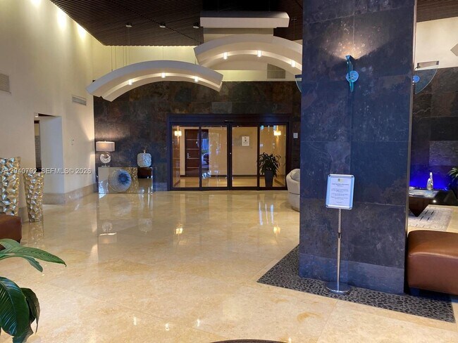 Foto del edificio - 3300 NE 191st St