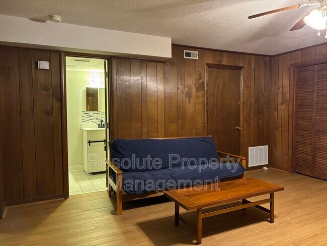 Building Photo - 905 Hardimont Rd