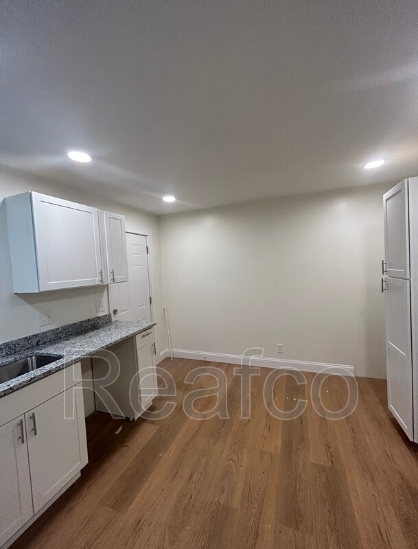 Foto del edificio - 72 Stevens Ave