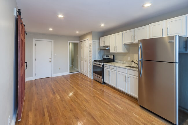 Building Photo - 97 Bridge St