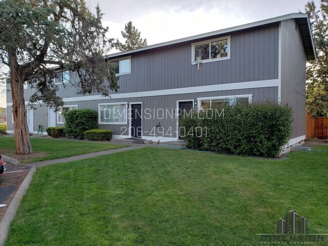 Building Photo - Drexel Redmond Townhouses
