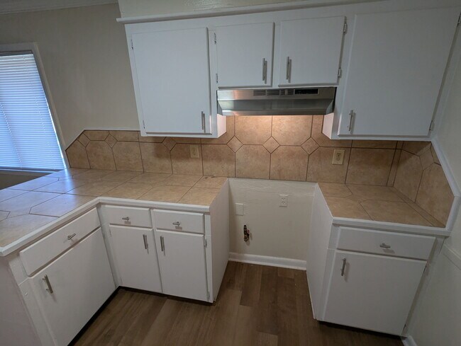 Foto del edificio - 1615 Dawnview Ln