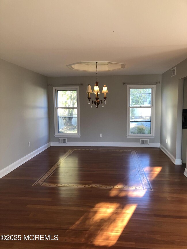 Building Photo - 683 Princess Ct