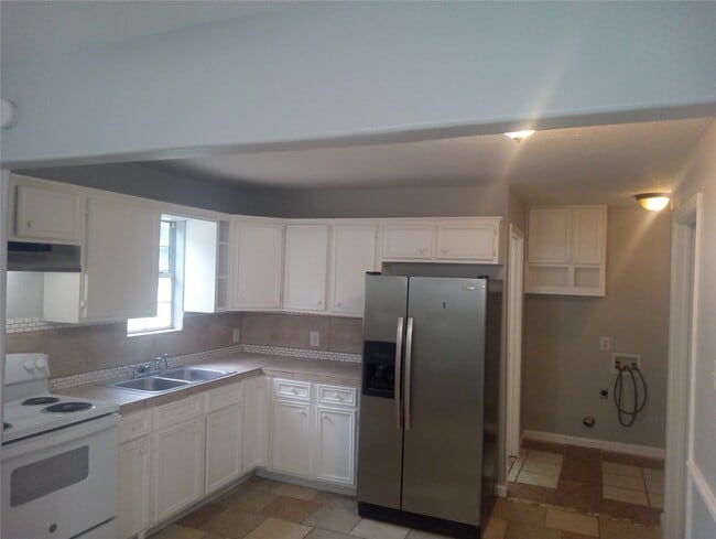 Building Photo - 24571 Cochran Dr