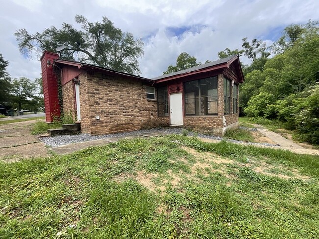 Building Photo - 815 Brookmeadow Dr