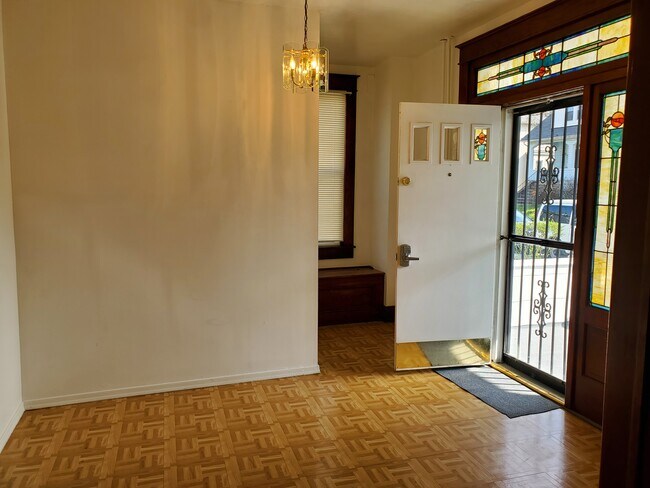 Building Photo - 6414 Rosemont Ave