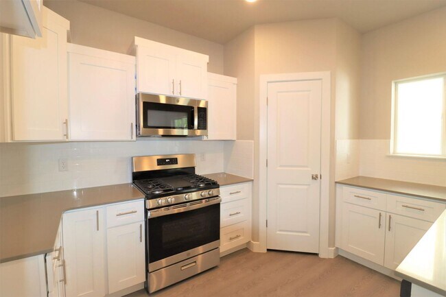 Foto del edificio - Brand New 3 bedroom Townhome In Cedar City...