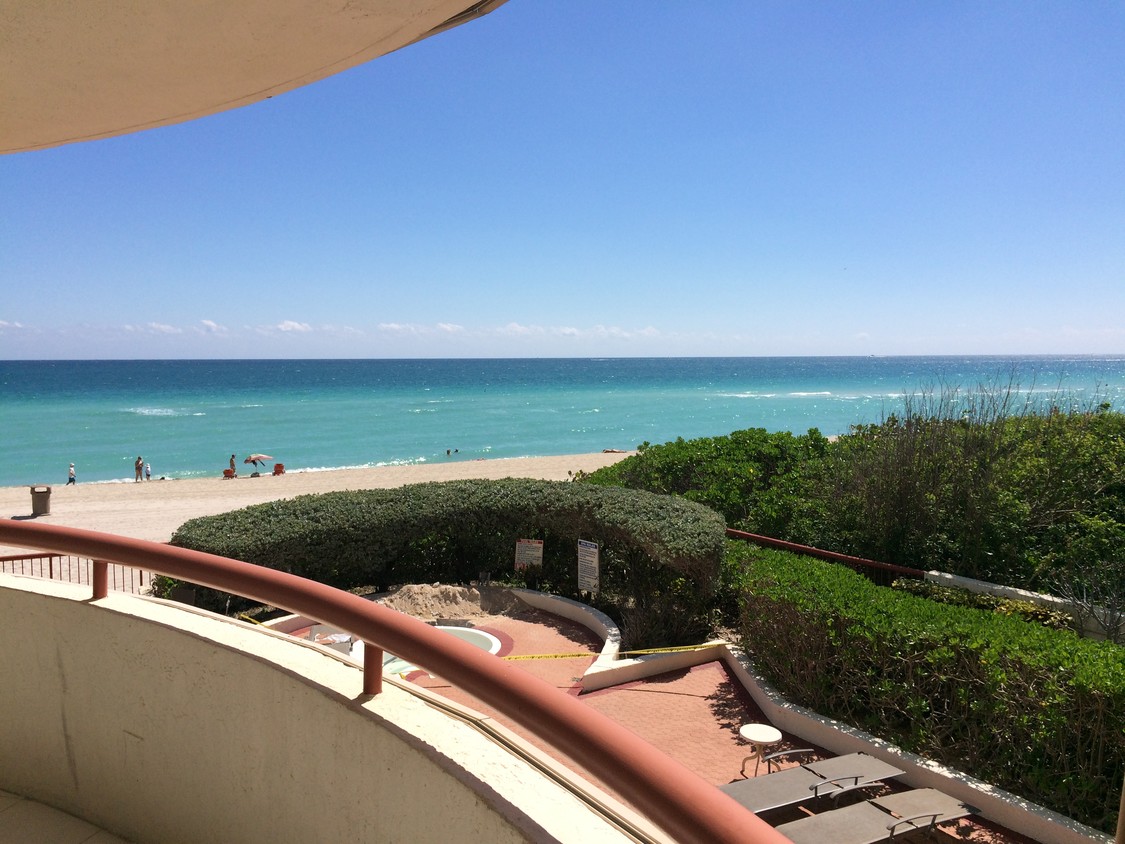 Primary Photo - 15645 Collins Ave