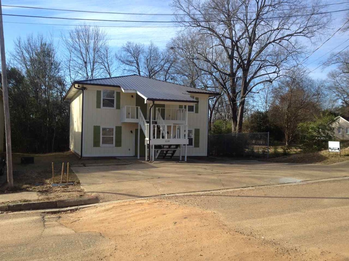 Primary Photo - 1110 Riverview Dr