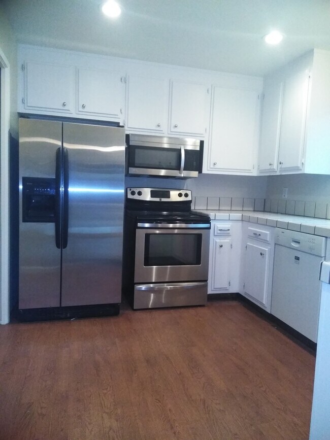 Foto del edificio - 2132 Austin Ct