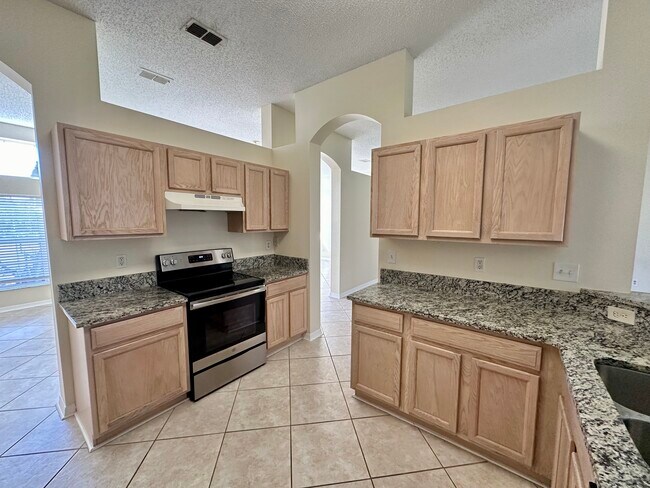 Building Photo - 32 Forest Grove Dr