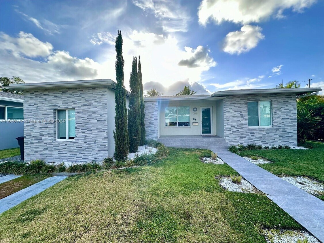 Primary Photo - 7135 Collins Ave