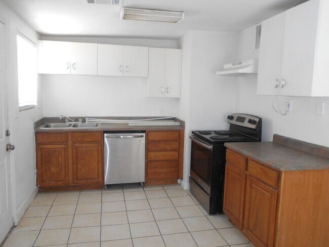 Foto del edificio - 2137 E St Louis Ave