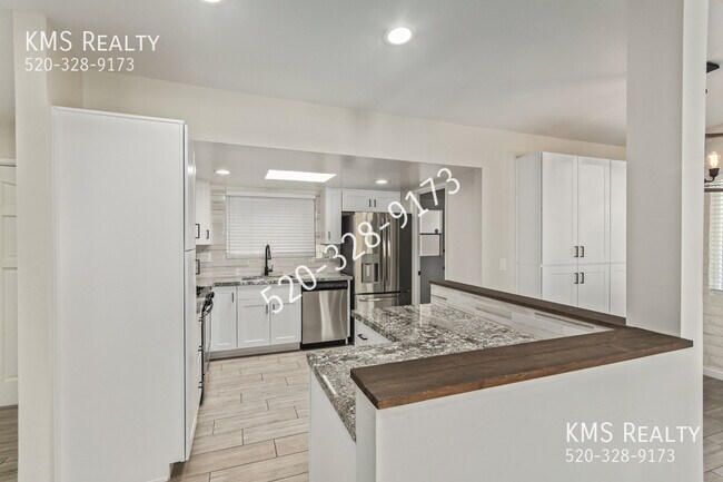 Building Photo - 1633 S Augusta Pl