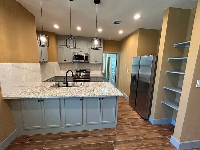 Foto del edificio - Room in Duplex on N Shore Dr
