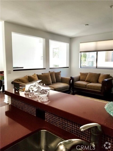 Building Photo - 850 E Palm Canyon Dr