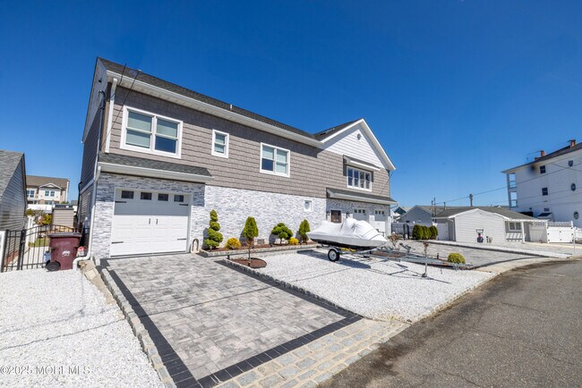 Foto del edificio - 241 Fernwood Dr