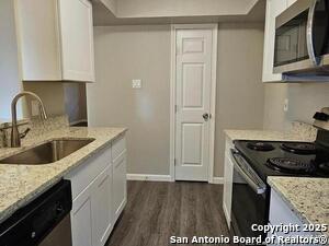 Foto del edificio - 2811 Woodbury Dr