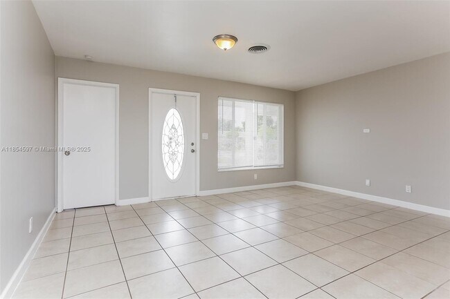Foto del edificio - 3611 NW 36th St