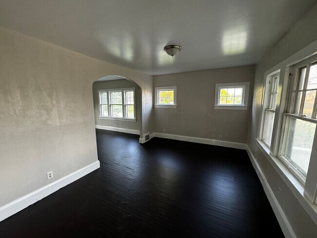 Building Photo - Charming 3-Bedroom, 1-Bath Home in Canton!
