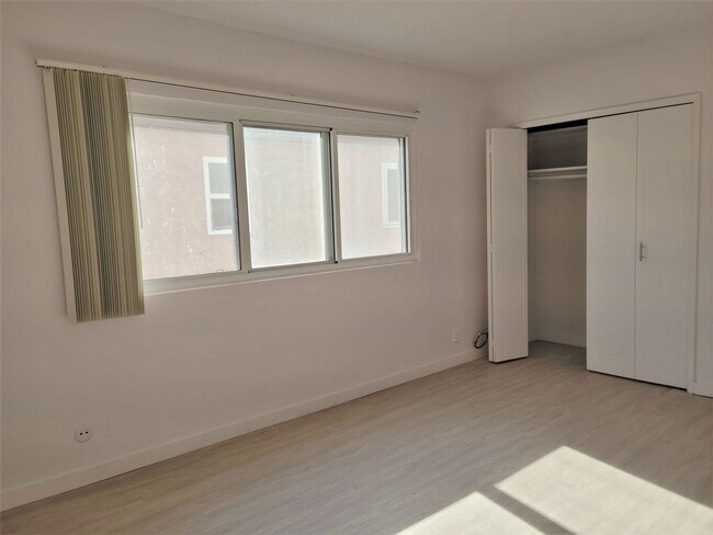 Building Photo - 623 S Grevillea Ave