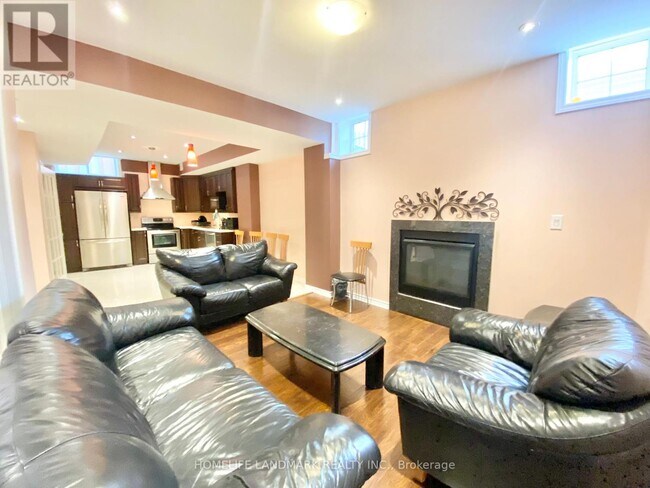 Building Photo - 19 Dunrobin Cres