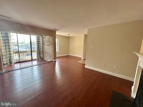 Building Photo - 10596 Twin Rivers Rd