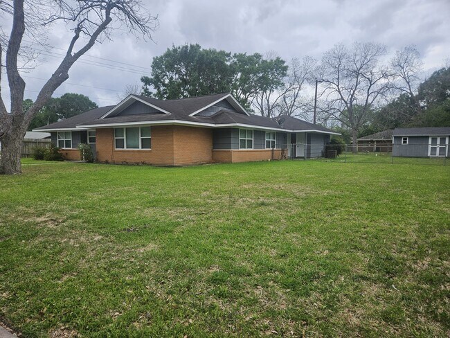 Foto del edificio - 1518 Lawrence St