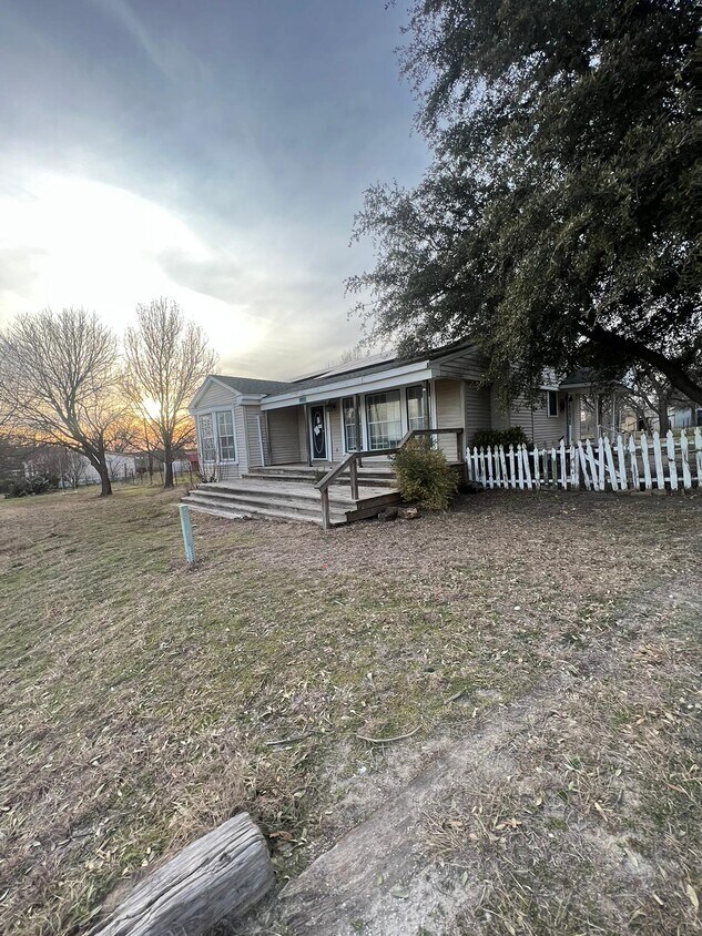 8012 Scenic Ridge Ct, Cresson, TX 76035 House Rental in Cresson, TX