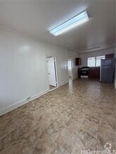 Building Photo - 810 McCully St