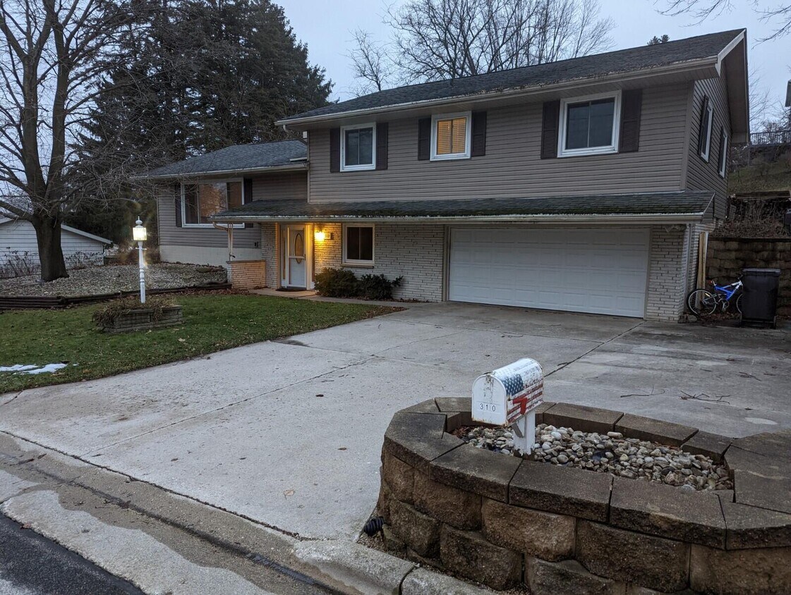 310 Maple Ct, Random Lake, WI 53075 House Rental in Random Lake, WI