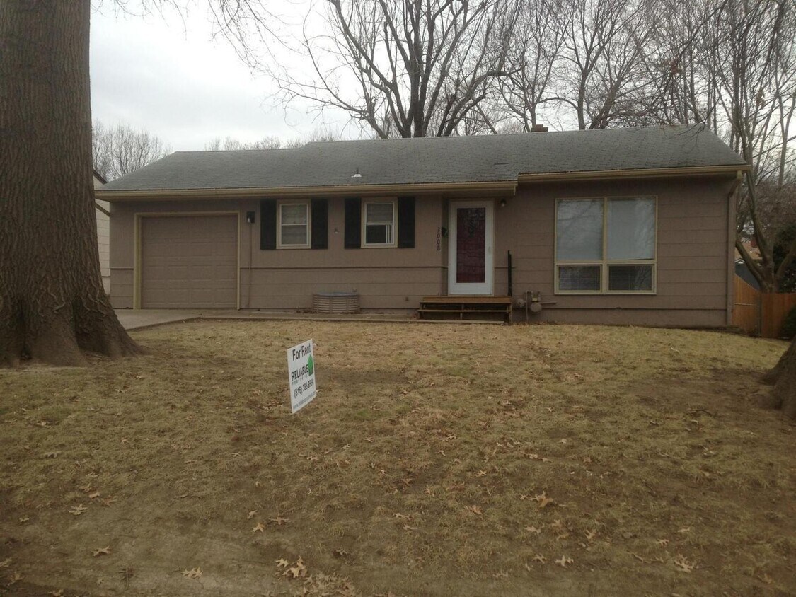 Primary Photo - 3008 S Hedges Ave