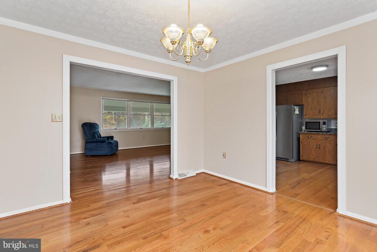 2060 Hunter Dr, Mechanicsburg, PA 17050 House Rental in Mechanicsburg