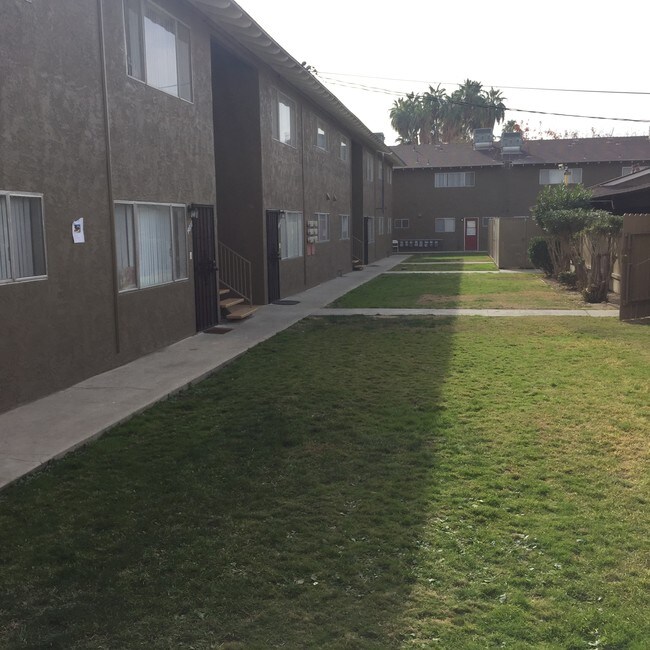 Building Photo - 3922 Christmas Tree Ln