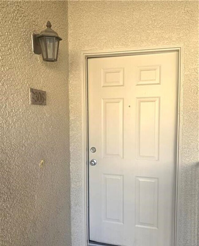 Building Photo - 2/2 Condo in Vistana!