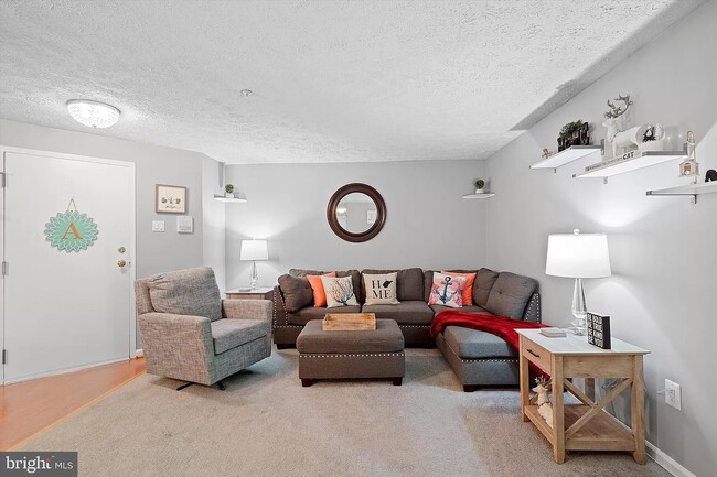 Building Photo - 209 Oak Leaf Cir